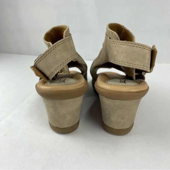 Earth Womens 7.5 Adina Taupe Beige Leather Wedge Peep Toe Sandal Adjustable - Picture 2 of 7